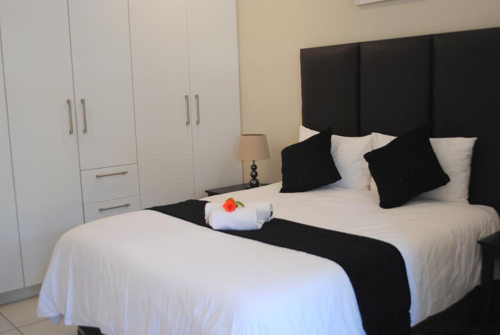 86 Edison Self Catering Apartment โจฮันเนสเบิร์ก ภายนอก รูปภาพ